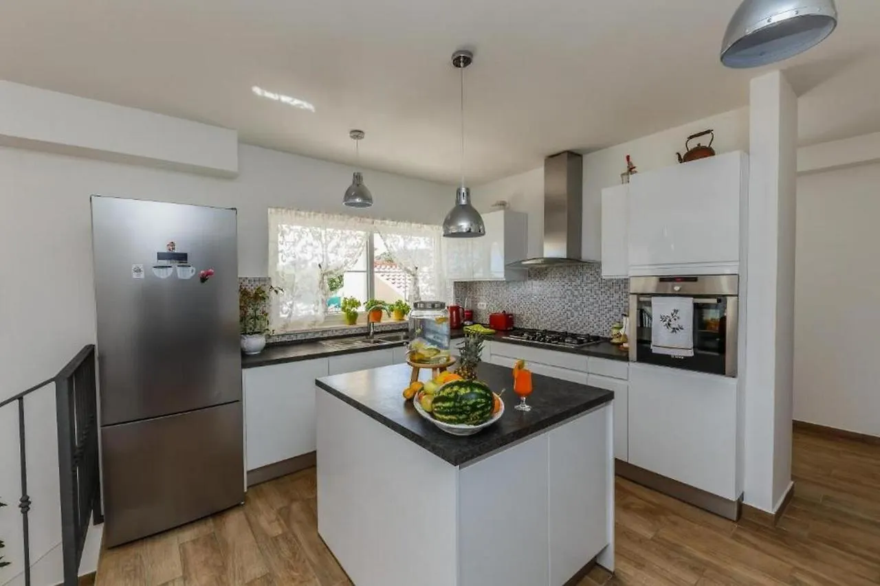 Villa Stone Queen Kastel Novi 0*,  Croatia