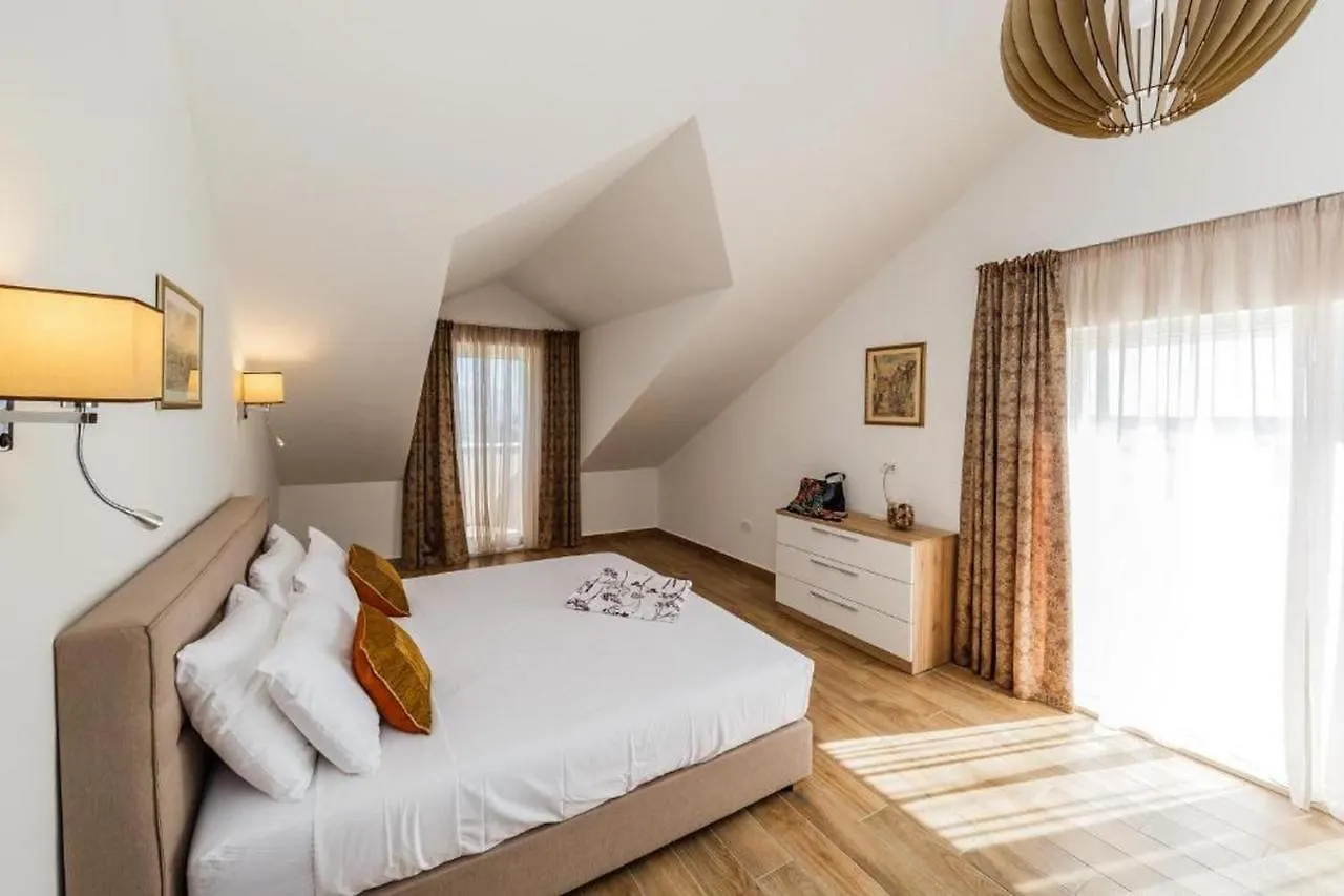Villa Stone Queen Kastel Novi