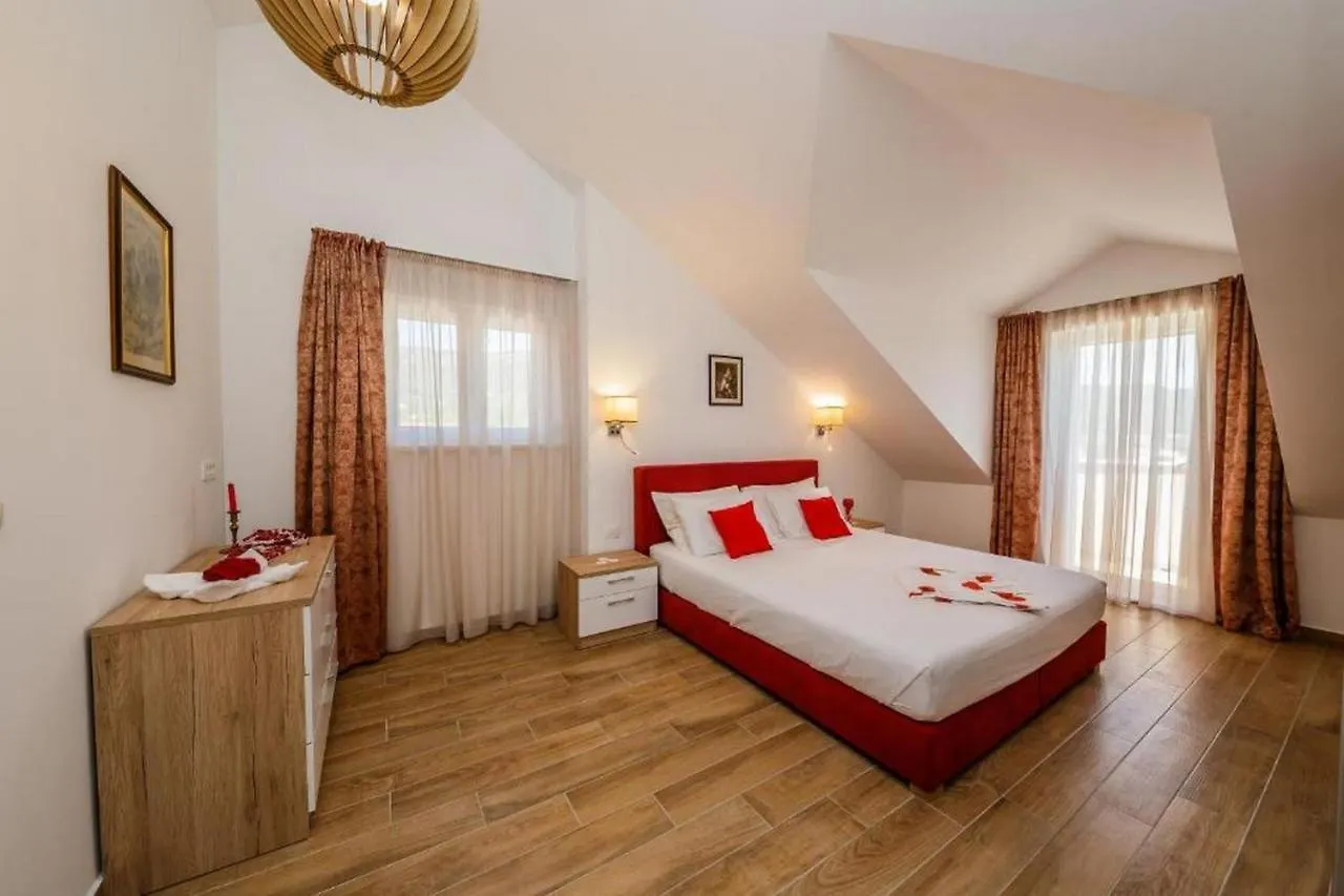Villa Stone Queen Kastel Novi