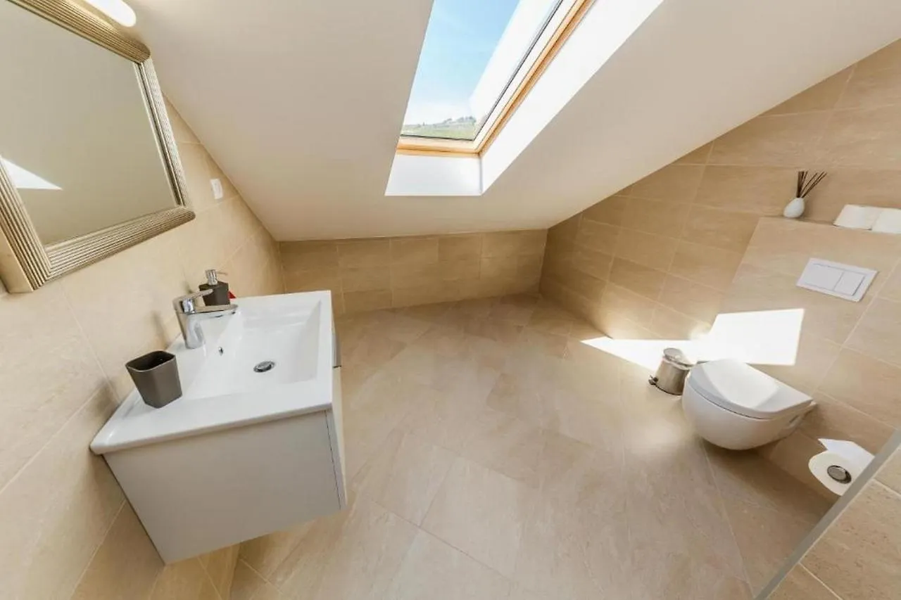 Villa Stone Queen Kastel Novi