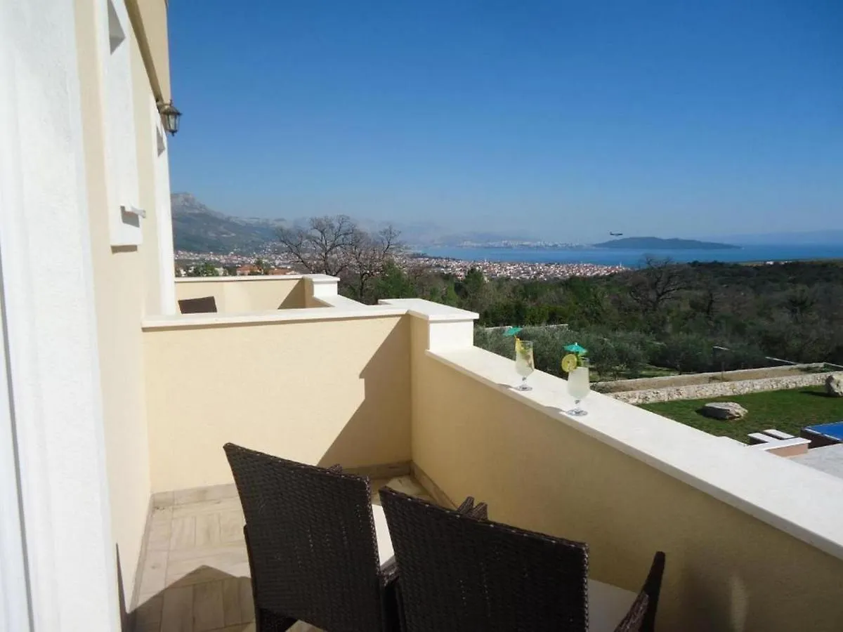 Villa Stone Queen Kastel Novi 0*,  Croatia