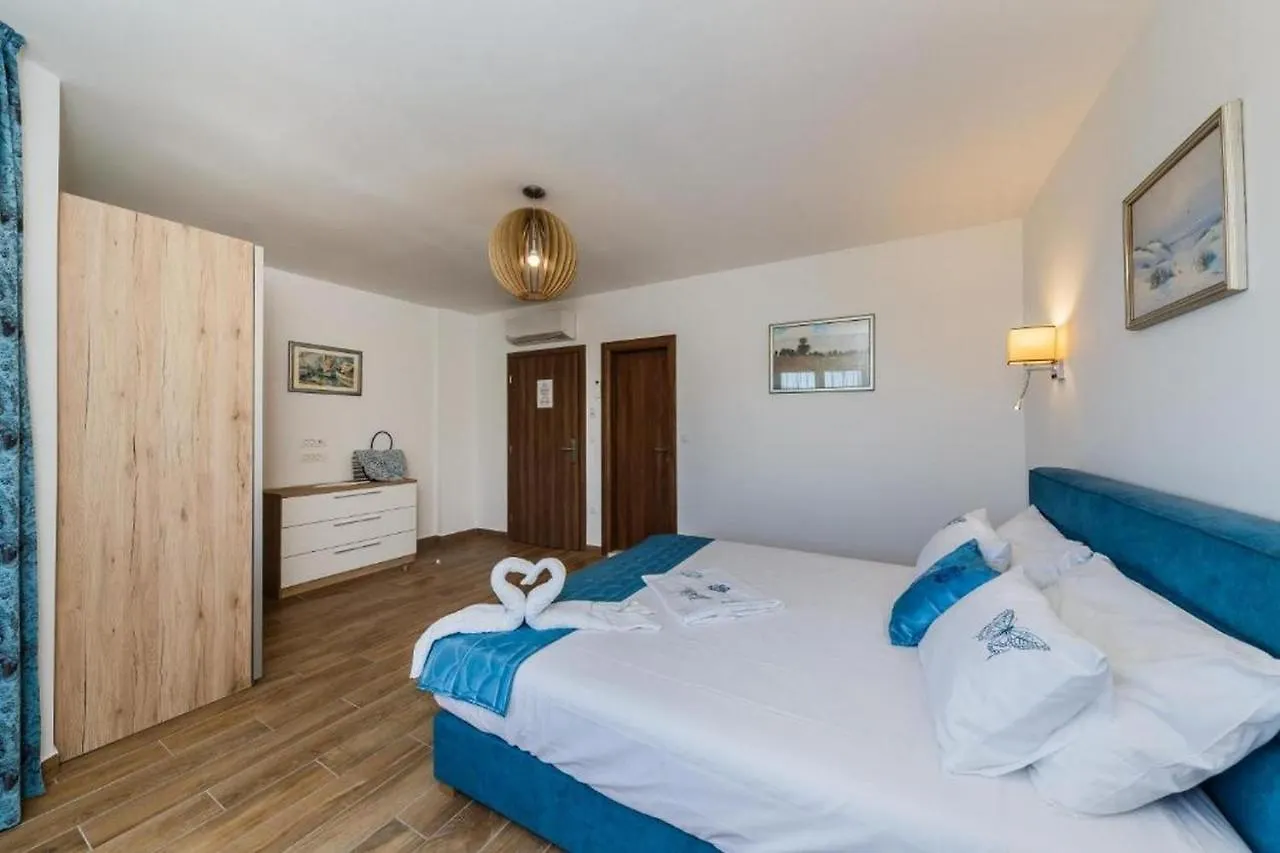 Villa Stone Queen Kastel Novi