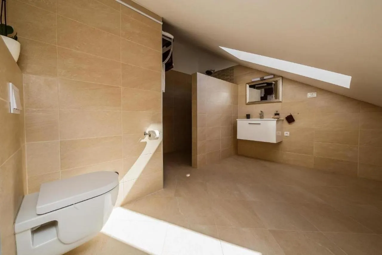 Villa Stone Queen Kastel Novi