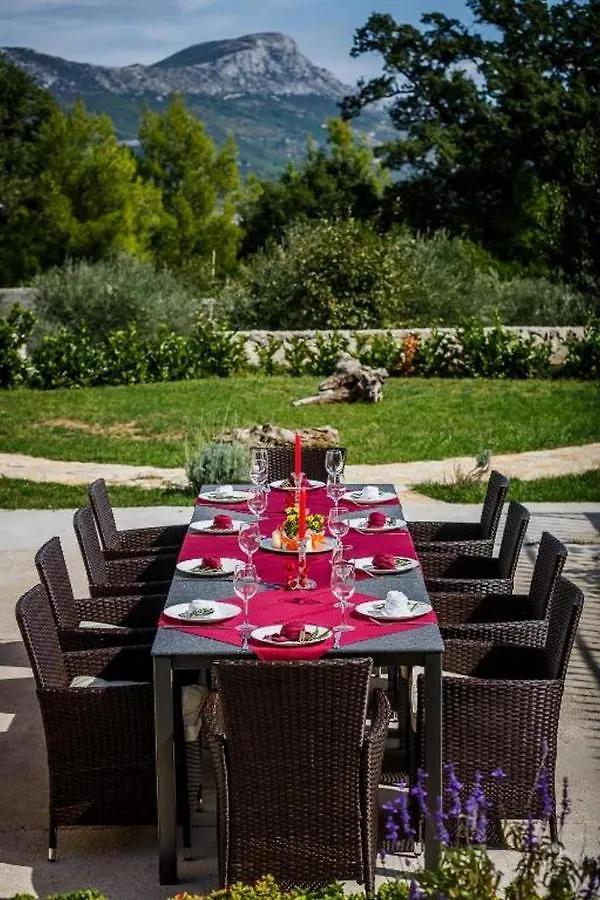 Villa Stone Queen Kastel Novi