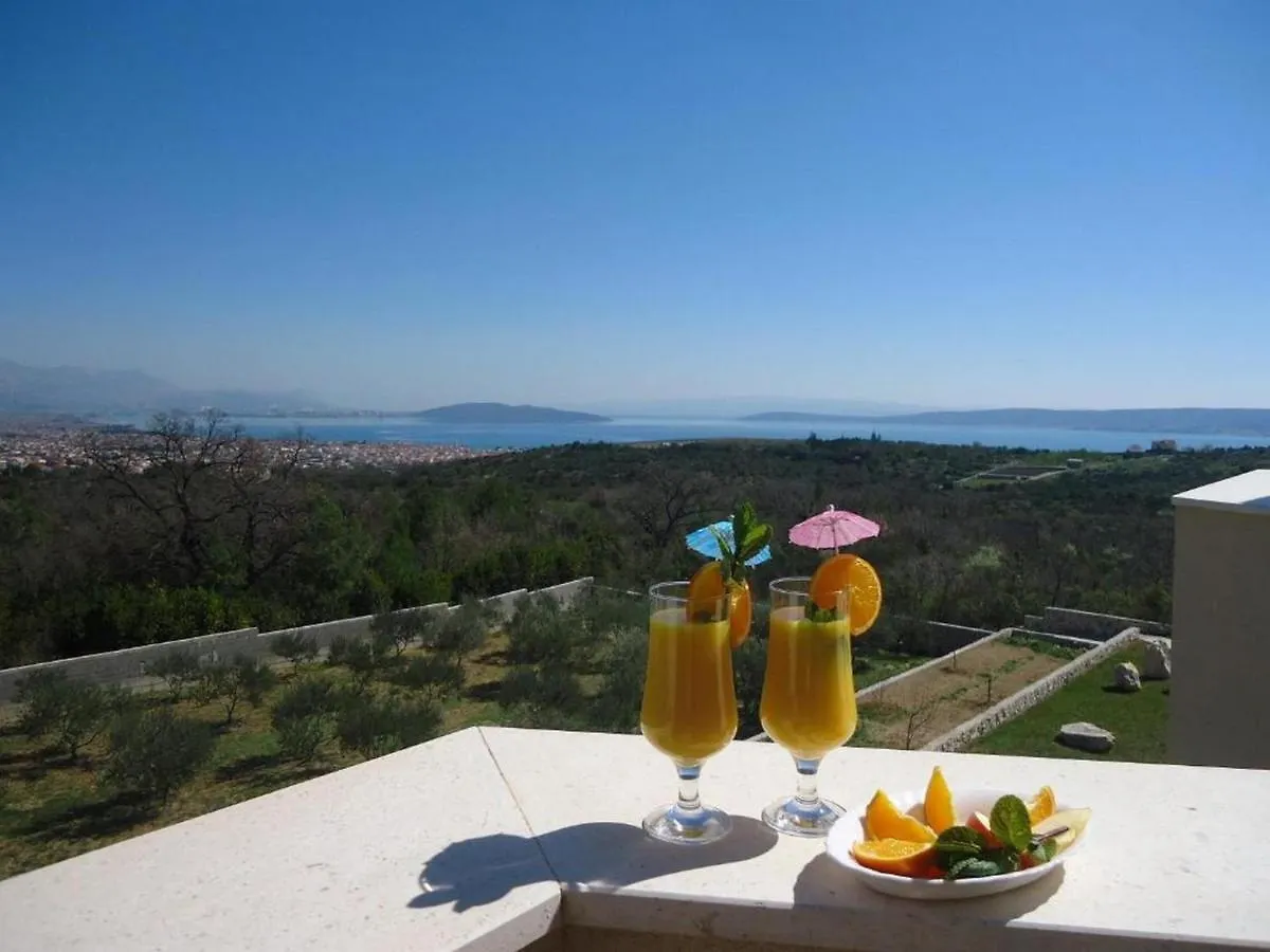 Villa Stone Queen Kastel Novi