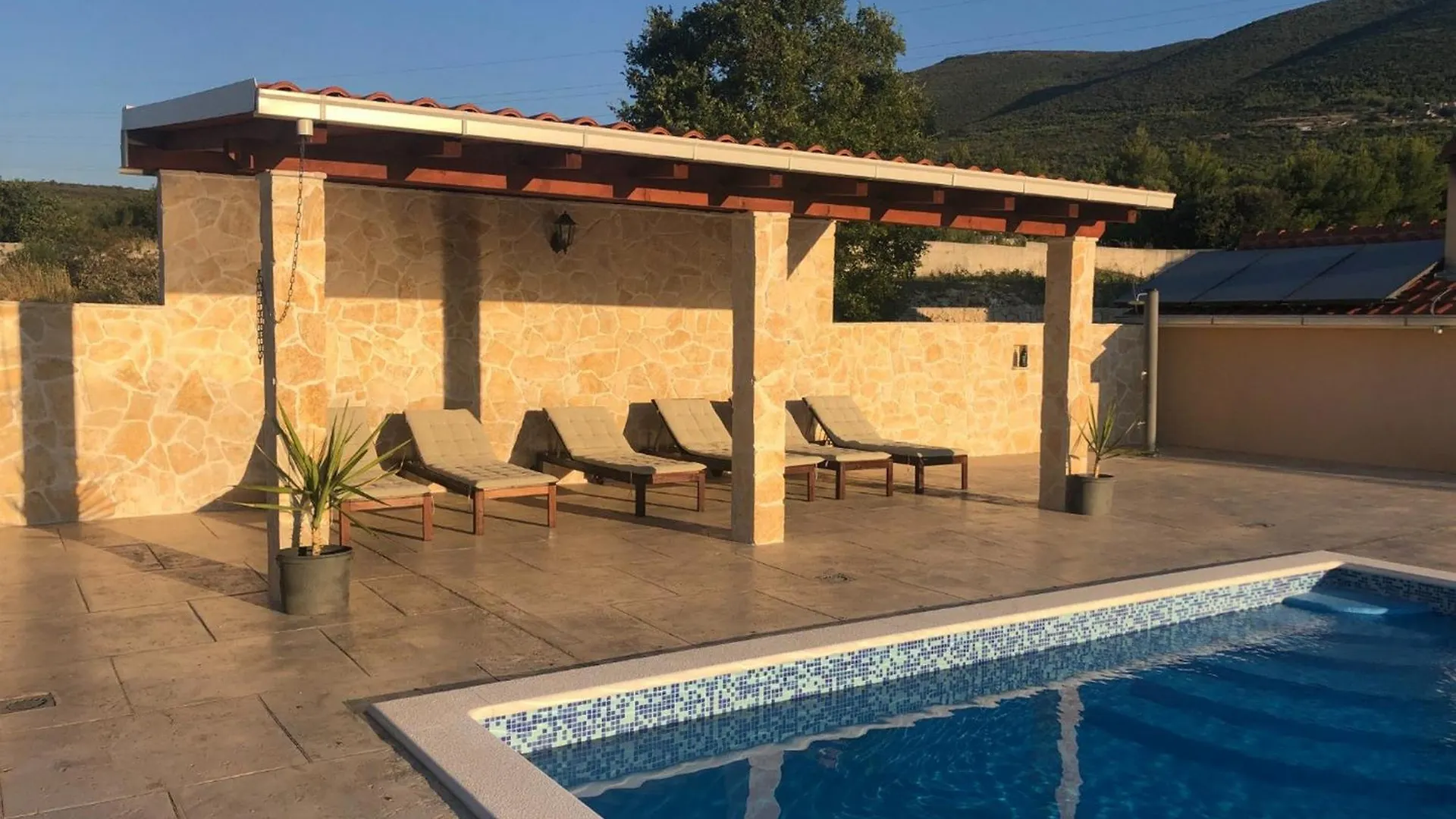 Villa Stone Queen Kastel Novi 0*,  Croatia