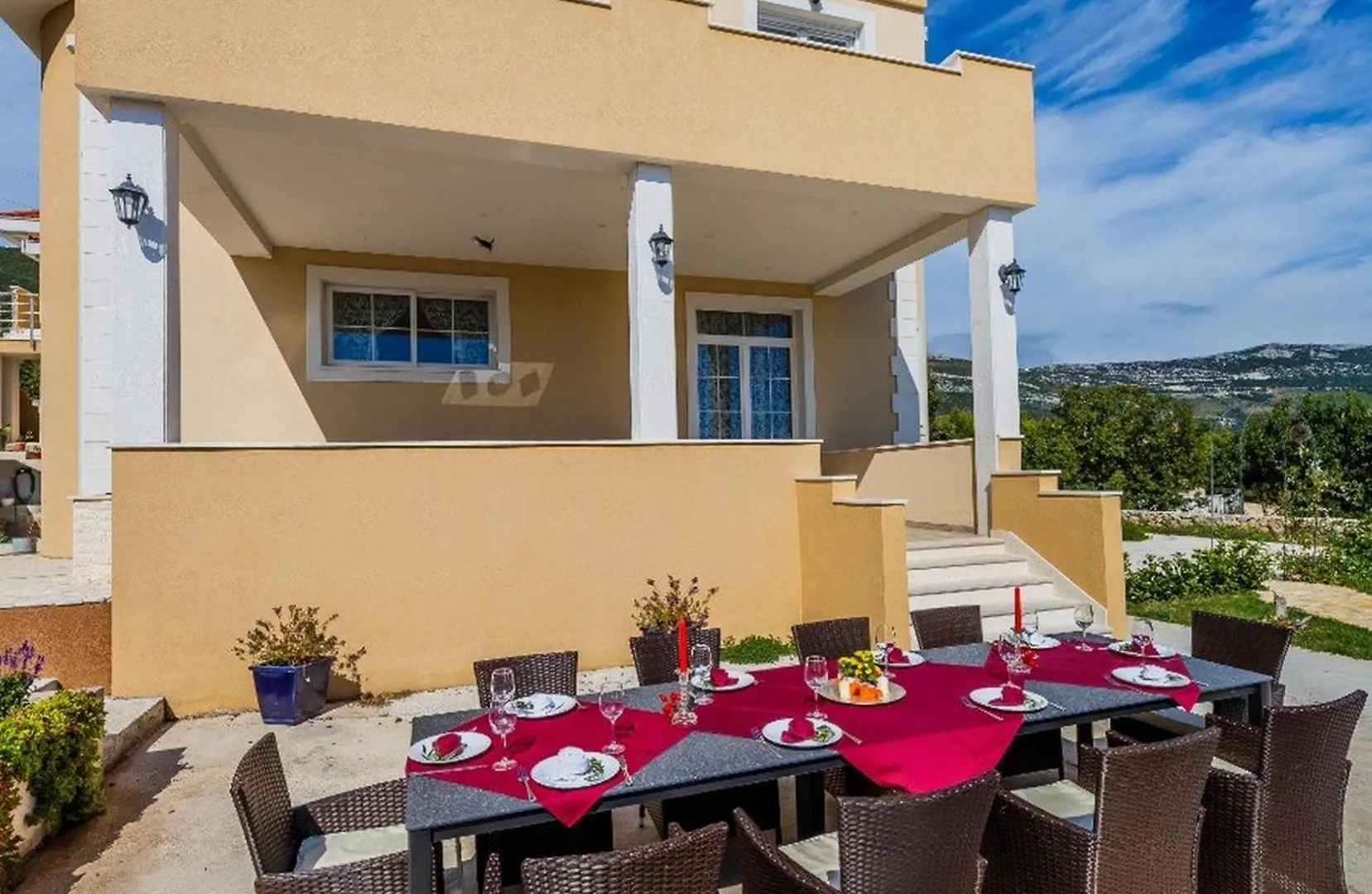 Villa Stone Queen Kastel Novi