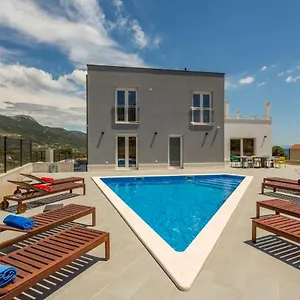 Mila Kastela Kaštel Novi